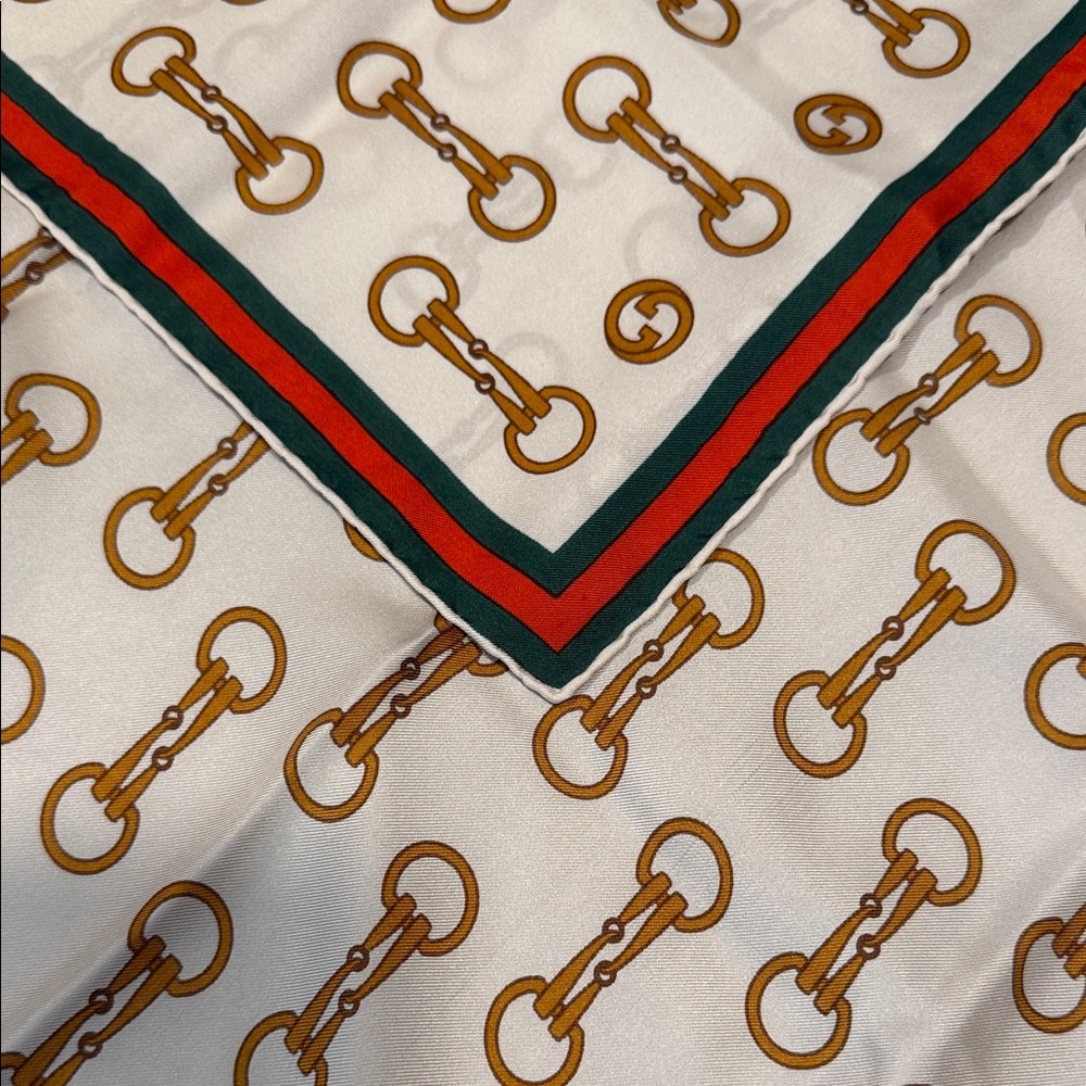 Gucci Vintage Silk Scarf Horsebit Snaffle Bit Red Green Stripe 26”x26” - Picture 5 of 6